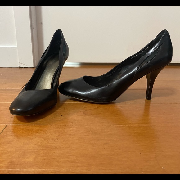 Nine West Black Round Toe 3 inch Heels - Size 10 - Picture 1 of 3